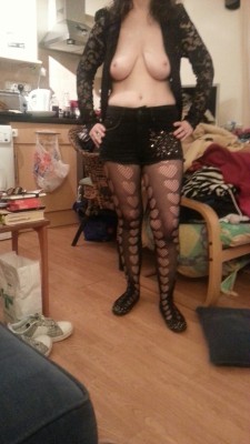 flopsandamo:  for the new followers and re cap for our sexy regulars. Birthday outfit in April, no spring chicken here xx