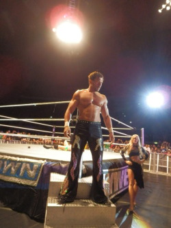 i-got-heat:  Pics I took of Fandango and Summer Rae at yesterday’s show in Bologna  Fandango is working that turnbuckle pole!