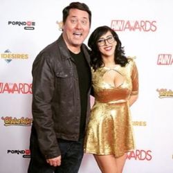 Thanks for my being my AVN date @youdontknowdoug! Thanks for the photo @kogafoto!  (at AVN Awards Show)