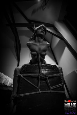 ropemarks-bob: On top of her world, full set on Club RopeMarks http://www.ClubRopeMarks.com, with Louisa L'Amour, photo’s by TheBlackSheep