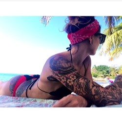 perverse tattoo ex-girlfriend enjoy in bikini on the beach