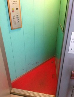 welele:  En este ascensor pillas fijo, vamos aunque vayas solo, tan pequeño es que también pillas.
