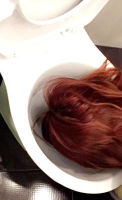 thirstypisswhore:I love to put my redhead in the toilet! My favourite place