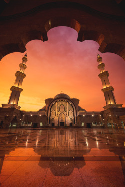 italian-luxury:  Masjid Wilayah Persekutuan, Kuala Lumpur  by BeBoy Photographies