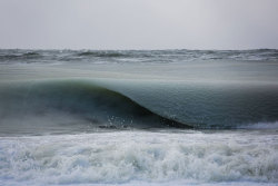 sixpenceee:Freezing Ocean Waves In Nantucket Are Rolling In As Slush  It’s so cold that the sea on the coast of Nantucket, an island on the eastern coast of the U.S., has turned into slush! Jonathan Nimerfroh, a photographer and surfer who’s  “obsessed”