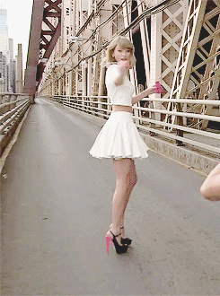 chloehenning:  Spinning like a girl in a brand new dress… taylorswift