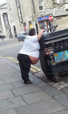 gutwatch:  Surely a contender for best beer belly / overhang of the year? (Please reblog/retweet if you agree! :) )