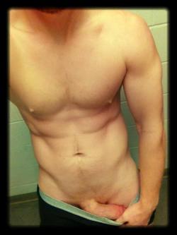 ei8htinches:  sexy hung ginger guys ftw &lt;3