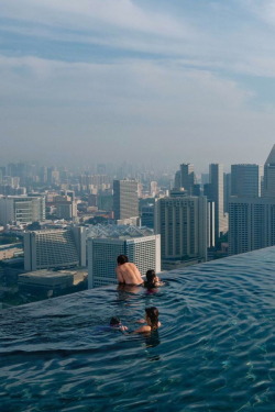 r2&ndash;d2:  Infinity Pool, Singapore by (Chia Ming Chien) 