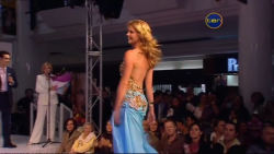 celebritycaps:  Miss Universe 2004 Jennifer Hawkins stripped to her thong on stage when she accidentally steps on her own dress  