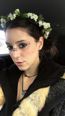 camdamage:  Ren Faire day!  You know I had to dress uppppp. Goin for a “novice seer” look. 