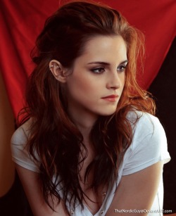 sexynecks:  Emma Watson crossed with Kristen Stewart