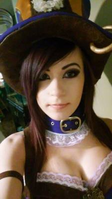 league-of-legends-sexy-girls:  Caitlyn Cosplay