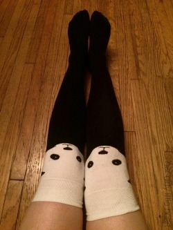herdirtylittleheart:Happy little panda knees.