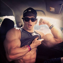 faggotforhierarchy:  elitealphabro:geektofreek:  “Makin all kind of gains”   Cocky douchebrah Lot of girls on campus like to talk about what a douchebag he is and how they can’t stand him.Though they’re not as loud when you ask why they’re carrying