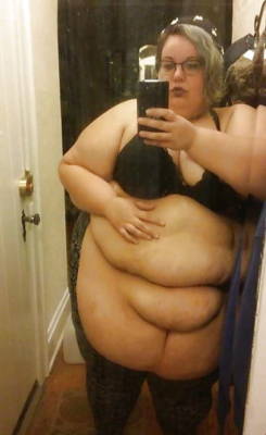 Wow! Love her big huge fat belly rolls of fat