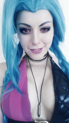 dirty-gamer-girls:  Jinx Previewwwwww by nadyasonika Check out http://dirtygamergirls.com for more awesome cosplay 