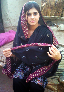 desi-desire:  Beautiful Pakistani village girl