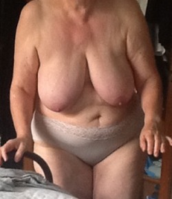This old lady has quite a generous body that any horny younger man would love to fuck!Find YOUR Mature Old Lover Here FREE!