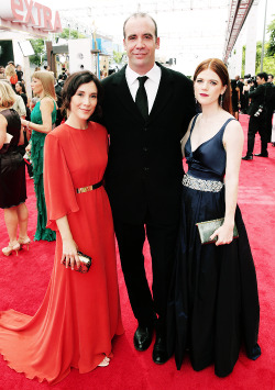 iheartgot:  Sibel Kekilli, Rory McCann &amp; Rose Leslie at the Primetime Emmy Awards (2014) x 