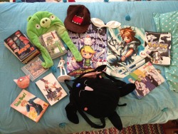 wwhat-do-wwe-havve-here:  I’m having a giveaway because I have too much crap and need to get rid of A LOT. So I thought why not do a giveaway? The Stuff:  Mokona Backpack - xxxholic Patty’s Soul - Soul Eater Skip Beat Vol. 1 D. Gray Man Vol. 1 Naruto