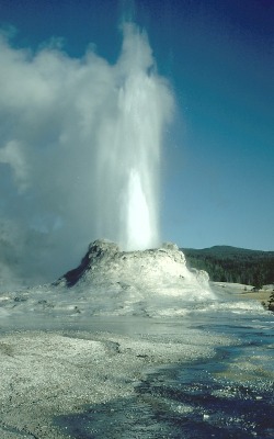 sixpenceee:This first picture shows what a typical active geyser looks like. The second shows two frozen geysers. (Source: Earthporn and volcanoes.usgs.gov)