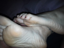 toered:Footjob time.  Her feet make me rock hard