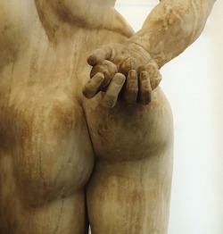 loverofbeauty:  The Farnese Hercules holding the Golden Apples of the Hesperides.  (early 3rd.century AD)  Detail  (via hadrian6)