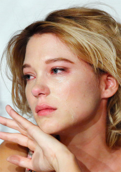 vomeit:   Lea Seydoux crying during the press conference for Blue is the Warmest Colour in Cannes 