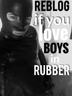 bottes-caoutchouc:  joepegay:  pervfetishboy:   ©2015 PervFetishboy  REBLOG if you love BOYS in RUBBER ❤️   Cuir ou latex ?   j’adore le latex ! 