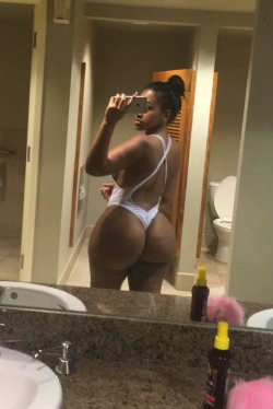 meatgod:  me2oo:  Katt 😍   Mirror, mirror on the wall who as the fattest ass in all the land, meatGod approved  Damn she fine!