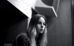 mrs-arcadian:  Michelle Phillips, one of the many lovely ladies of 60’s culture