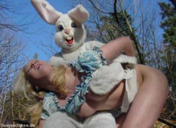 diaryofawebcamgirl:  Easter bunny has a second agenda…  FREE BUNNY PORN