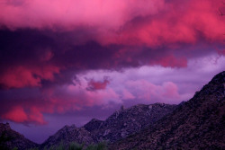 bluemxnday:  outdoorarizona:  Monsoon sunset over Tom’s Thumb.  this is so beautiful ahh!!! 