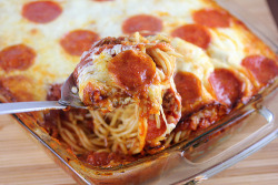 do-not-touch-my-food:  Pizza Spaghetti Casserole