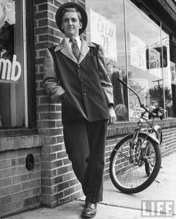 onlyoldphotography:  Nina Leen: Teenager dressed up for a week night date. Des Moines, 1945 