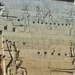 anubis-lon:  Templo de  Isis  en Filae.  (en Isis Temple, Egypt)  Isis @ Filae