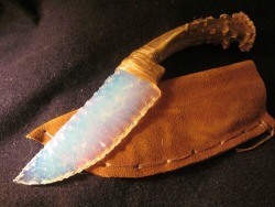 hybridfairy:  lunablivion:Beautiful Native American fire opal blade.Kill me with this
