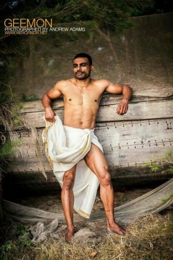 lundraja:  okgetstarted:  Sexy lungi guy  Oh yeah LUNGI  Very sexy indeed - would like to see him wearing a Langot!  WOOF