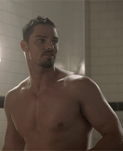 dudesdirectory:Jay Ryan in an episode of Beauty and the Beast.