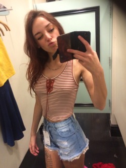 rx-bitch:  Is it possible to go to forever 21 without taking selfies in the dressing room