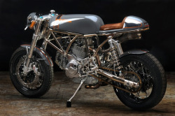 rhubarbes:  Cafe Racer by Revival Sport Classic. (via RocketGarage Cafe Racer: Revival Sport Classic) 