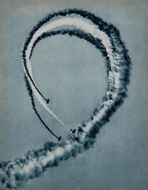 dame-de-pique:   Sport &amp; General, London - Aerial Acrobatics by three English pilots at Hendon,1930
