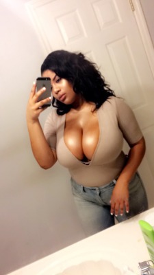jehovahhthickness: thechroniclesofcollege:  A Look  How her boobs highlighted tho????? #GoalsAf 