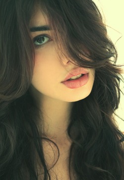 pretty-babez:  Pretty lips http://goo.gl/nXMXpg 
