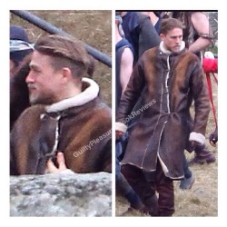 guiltypleasuresreviews:  Charlie looking HOT on the set of King Arthur. I’m loving the new do. #charliehunnam #knightsoftheroundtable #kingarthur   photo credit Radcliffe/Bauer-Griffin/Getty Images