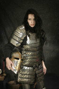 baremaidens:  That’s our Shakti on top! Women in armor are SEXY!    It makes it even better when they take it off! Bare Maidens