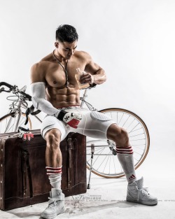 xieziqiu: Model by Hong Xiaolong #hothunk #hunk #hothunkasia #muscle #fitness #mensfashion #mens #mensstyle https://www.instagram.com/p/BomIHc8Fxva/?utm_source=ig_tumblr_share&amp;igshid=c2z7j0mvpqs0