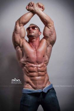 alphamusclehunks:  SEXY, LARGE and IN CHARGE. Alpha Muscle Hunks.  http://alphamusclehunks.tumblr.com/archive 