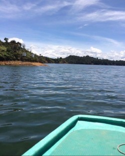 We went fishing and saw a bunch of celeb’s fincas including James a soccer player from Colombia’s National team.   #fishing #captaincolombia #famousfincas #Guatape #fishingseason2017  #fishingfortrout  #Colombia #SouthAmerica #🇨🇴 #lost #lostnachos